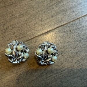 Vintage Trifari Pearl Clip-On Earrings